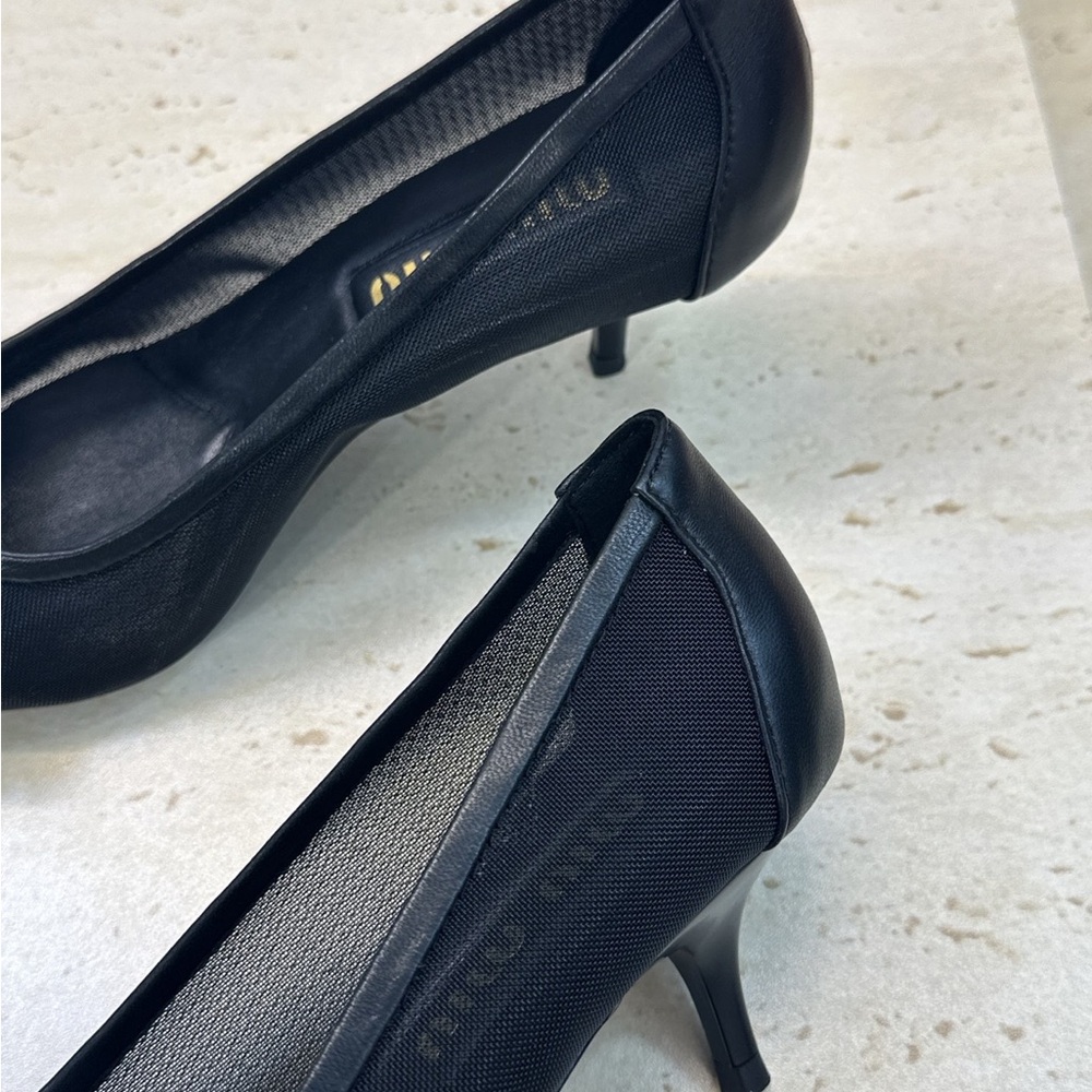 Miu Miu Black Pointed Toe Bow Pumps - Picture 8 of 9